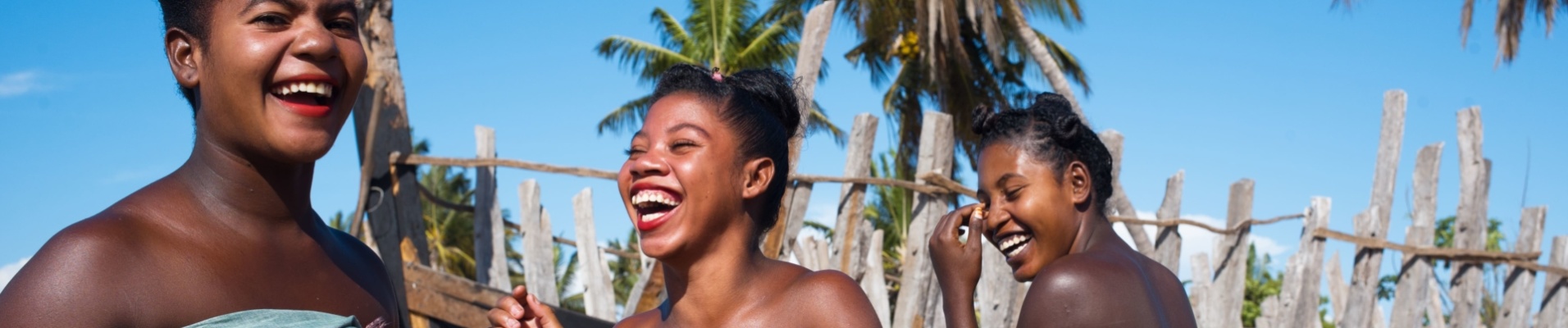 femmes-malgaches-sourire